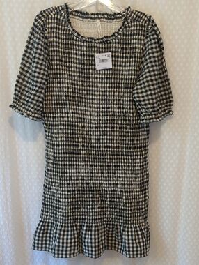 NWT American Eagle Black & White  Smocked Short Sleeve Dress Ruffle Hem, Women L